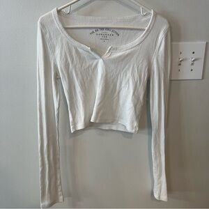 white long sleeve crop top
aeropostale
size medium
good condition
